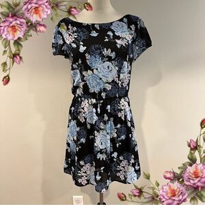 Trixxi Floral Short Sleeve mini Dress Size 11 Junior’s‎